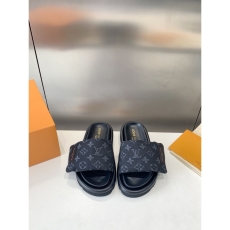 Louis Vuitton Slippers